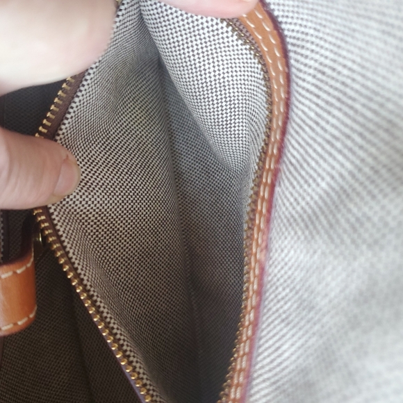 Dooney & Bourke Florentine Ellie Leather Crossbody Bag In Natural - Picture 10 of 16